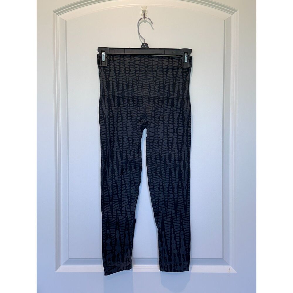 Spanx Look at me now Seamless Leggings Black Gray Geometric Print Size Medium